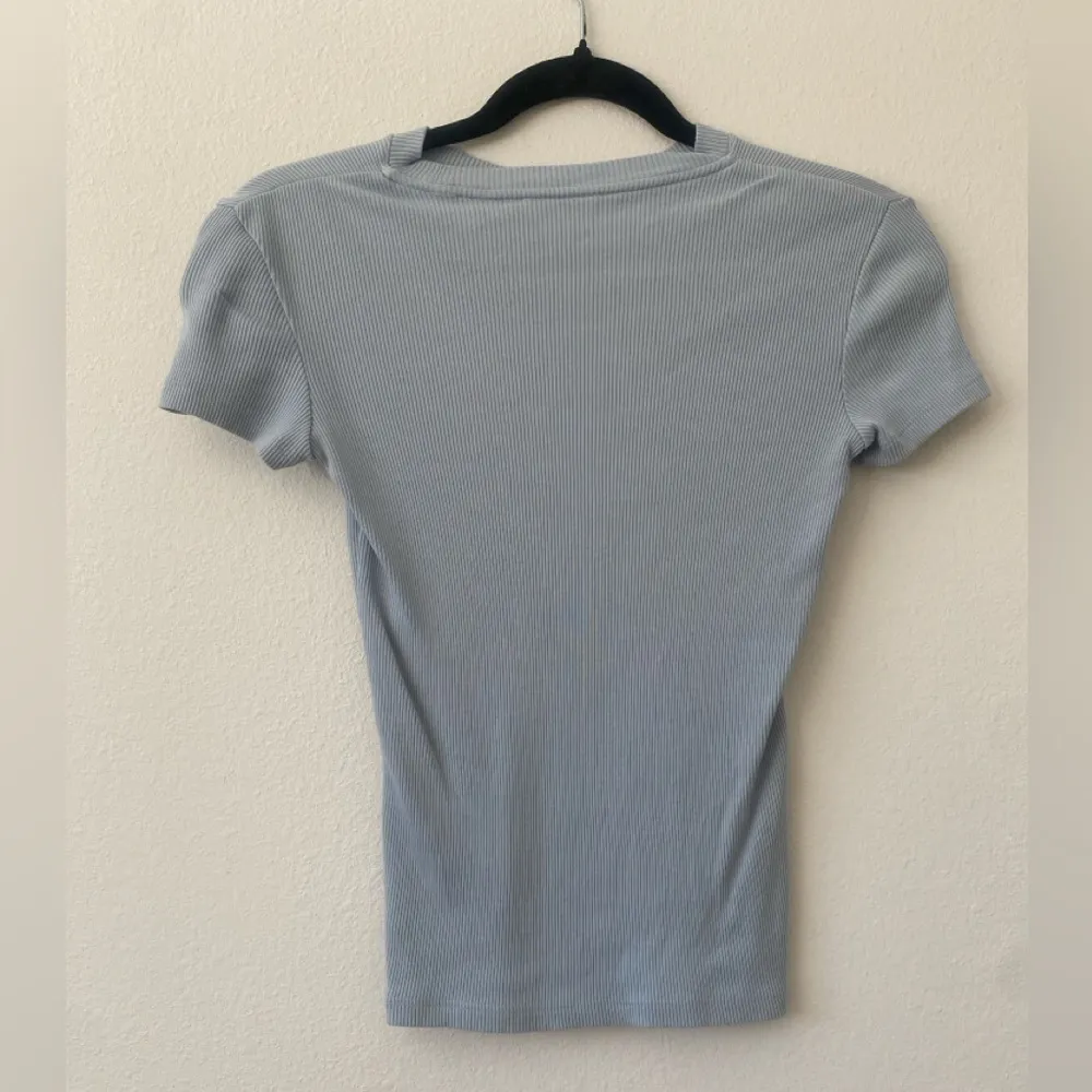 Theory Tiny Tee 2 Compact Rib Baby Blue - Image 4