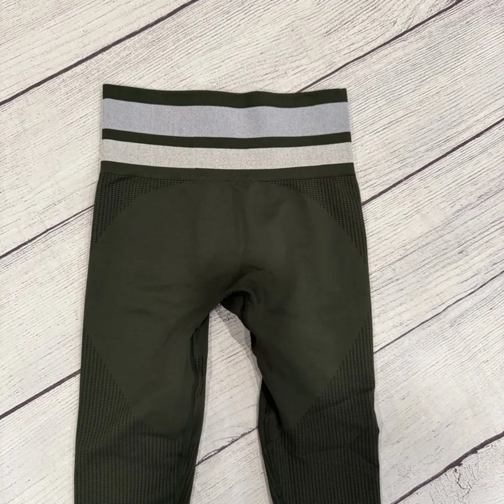 SENITA ATHLETICS Green Seamless Striped Waist High Rise Active Leggings Size S - Image 9