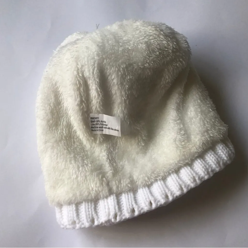White Beanie with pom pom - Image 4