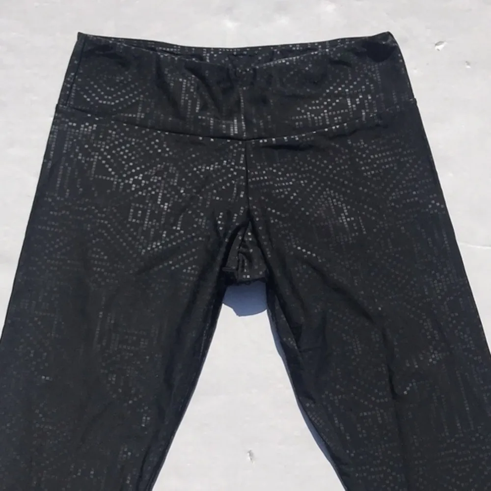 Onzie Black Crop Leggings with Gray Dot Print - Image 6