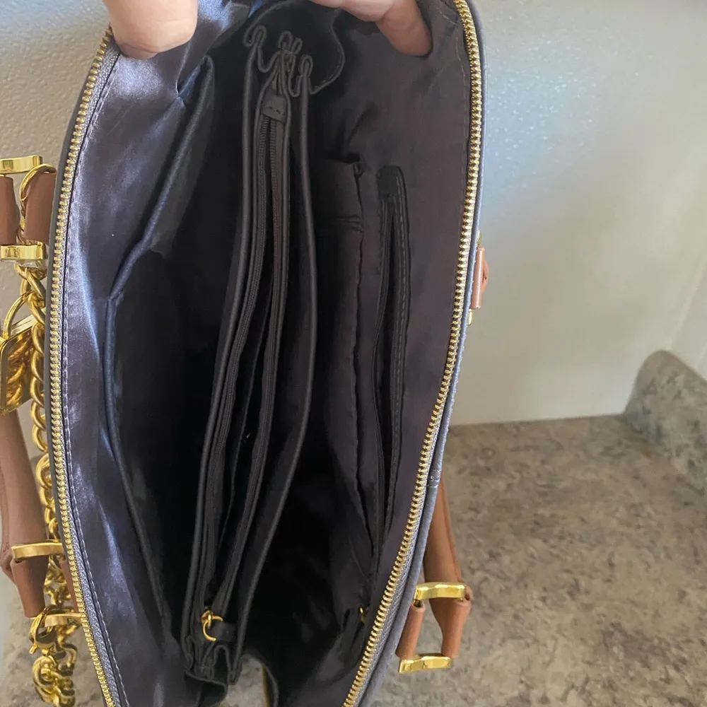 Joy & Iman like new grey & beige  handbag with handles/ a mirror & a watch charm - Image 3