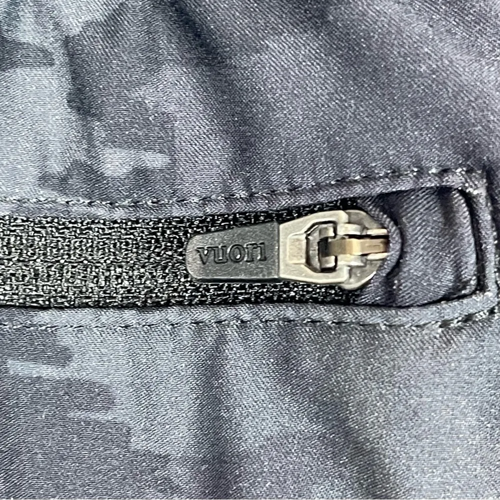 Vuori Clementine  Black Athletic Shorts Lightweight Performance Sz:S - Image 4