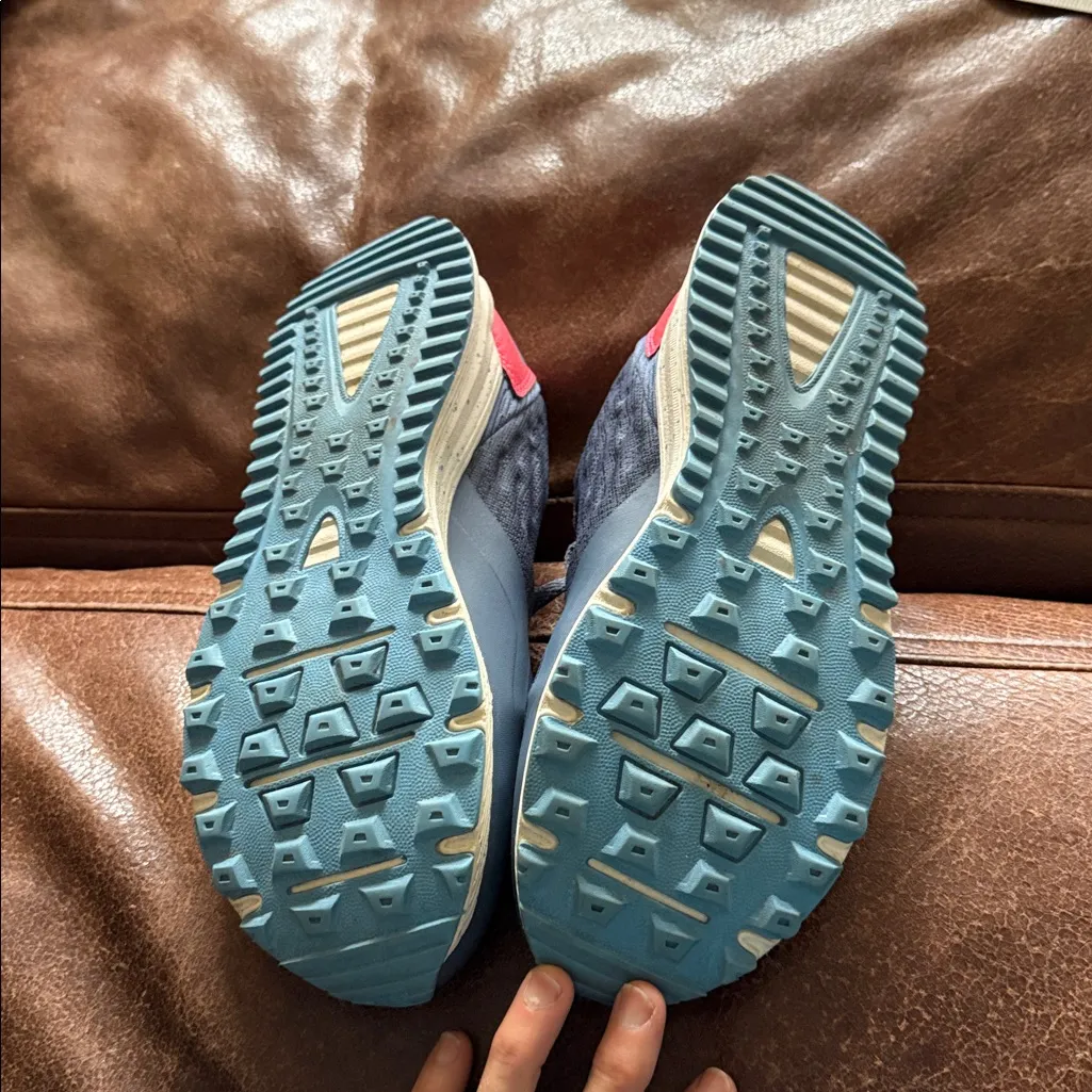 New Balance Women's Nitrel V3 trail running shoes in the blue and pink colorway - Image 4