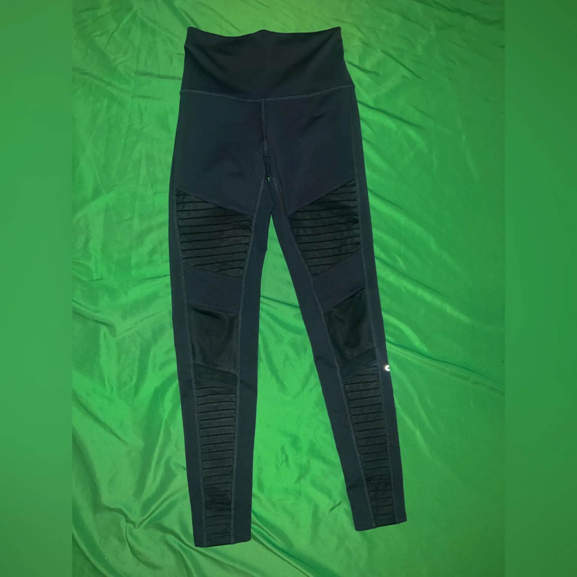 ALO Yoga 7/8 High Waist Moto Leggings sz XS - DARK GREEN - Image 2