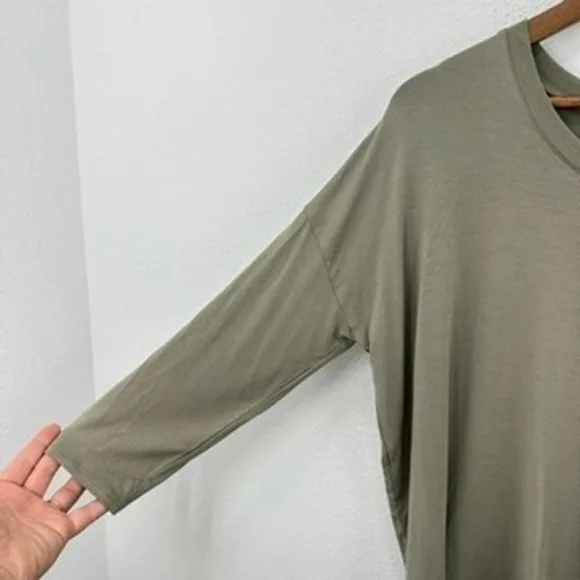 Aritzia Babaton Tunic Top Sage Green 3/4 Sleeve Round Neck Casual Relaxed Chic‎ - Image 4