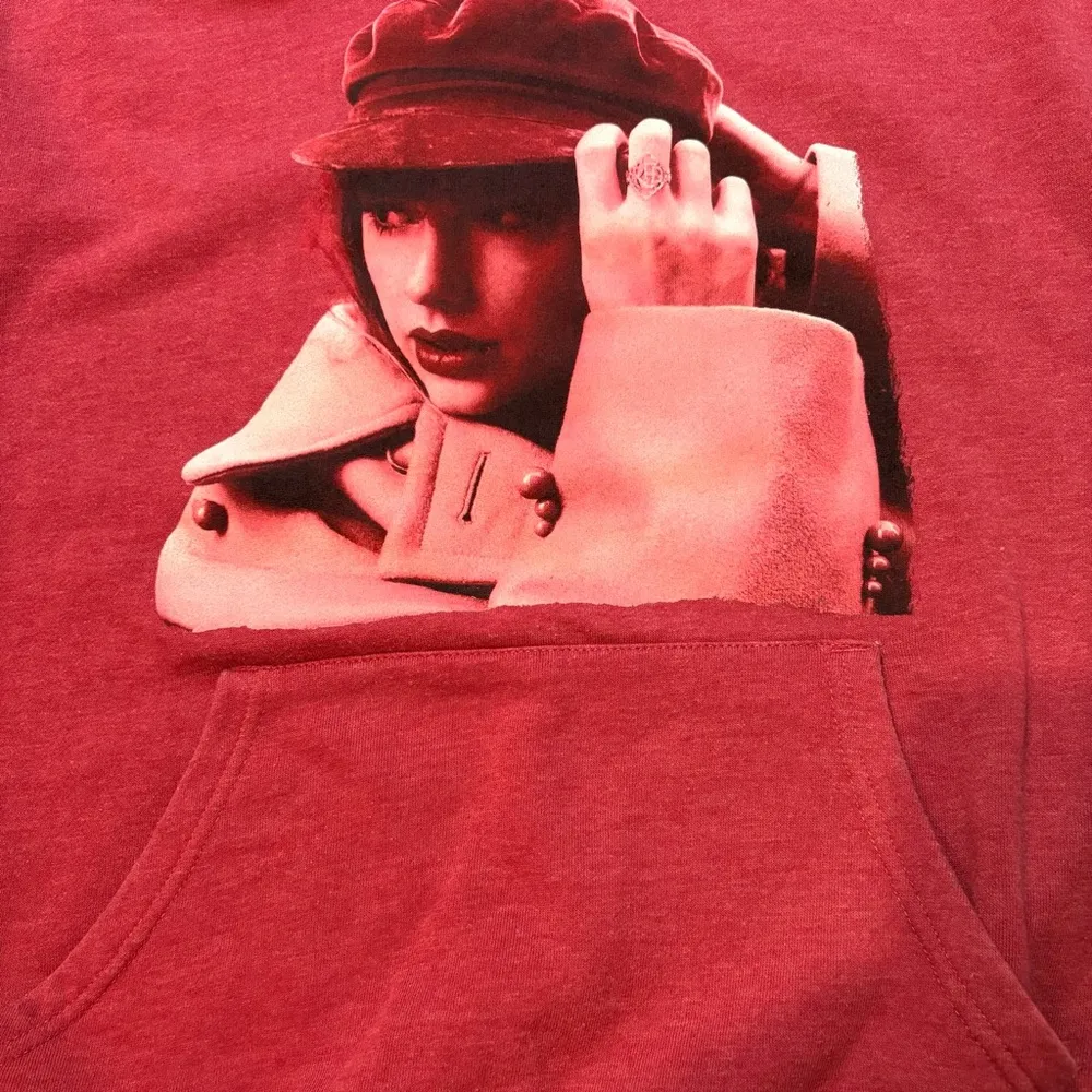 Taylor Swift Red Taylor's Version Hoodie Red, Sz M - Image 8