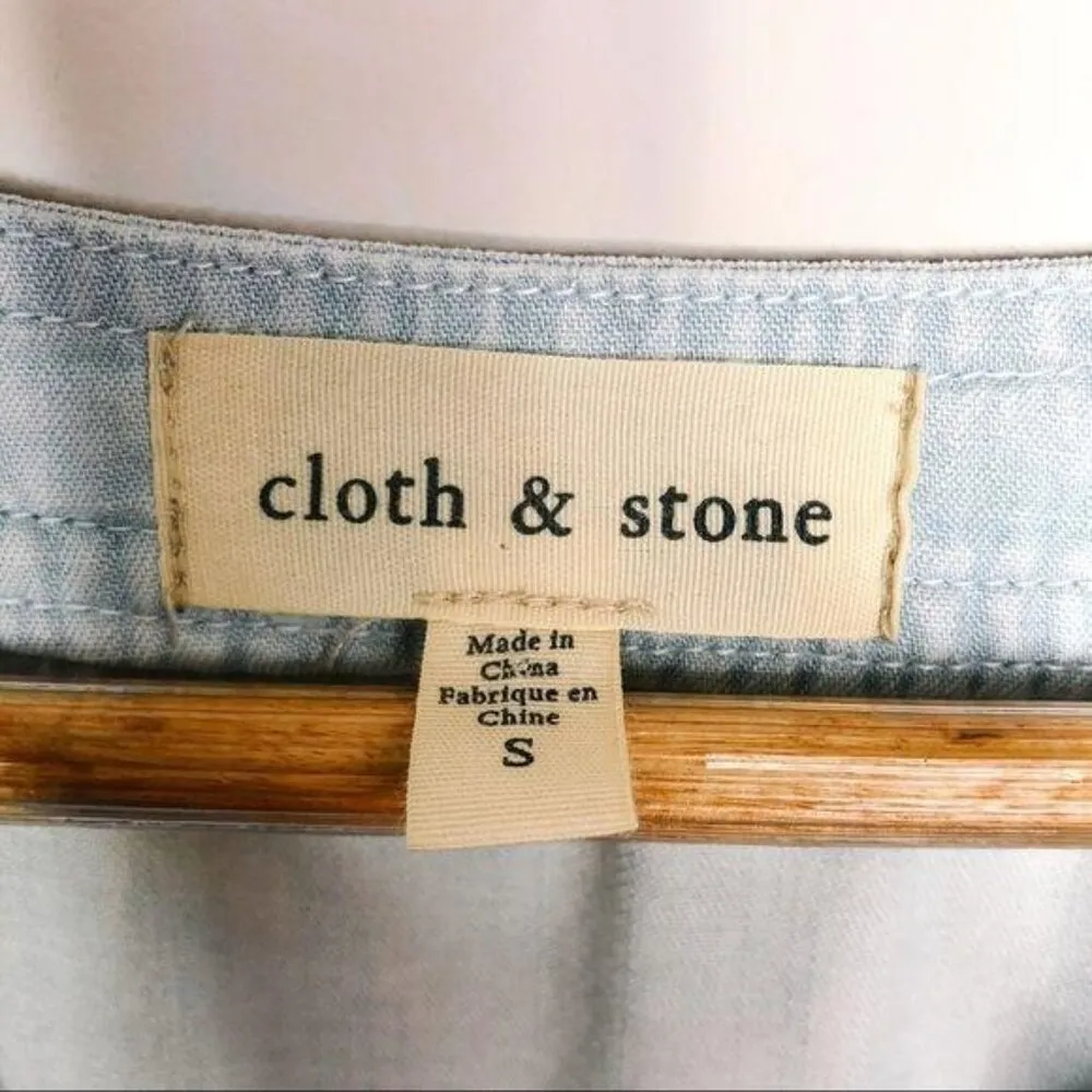 Cloth & Stone Anthropologie Chambray Light Wash Blue Bell Sleeve Blouse Small - Image 4