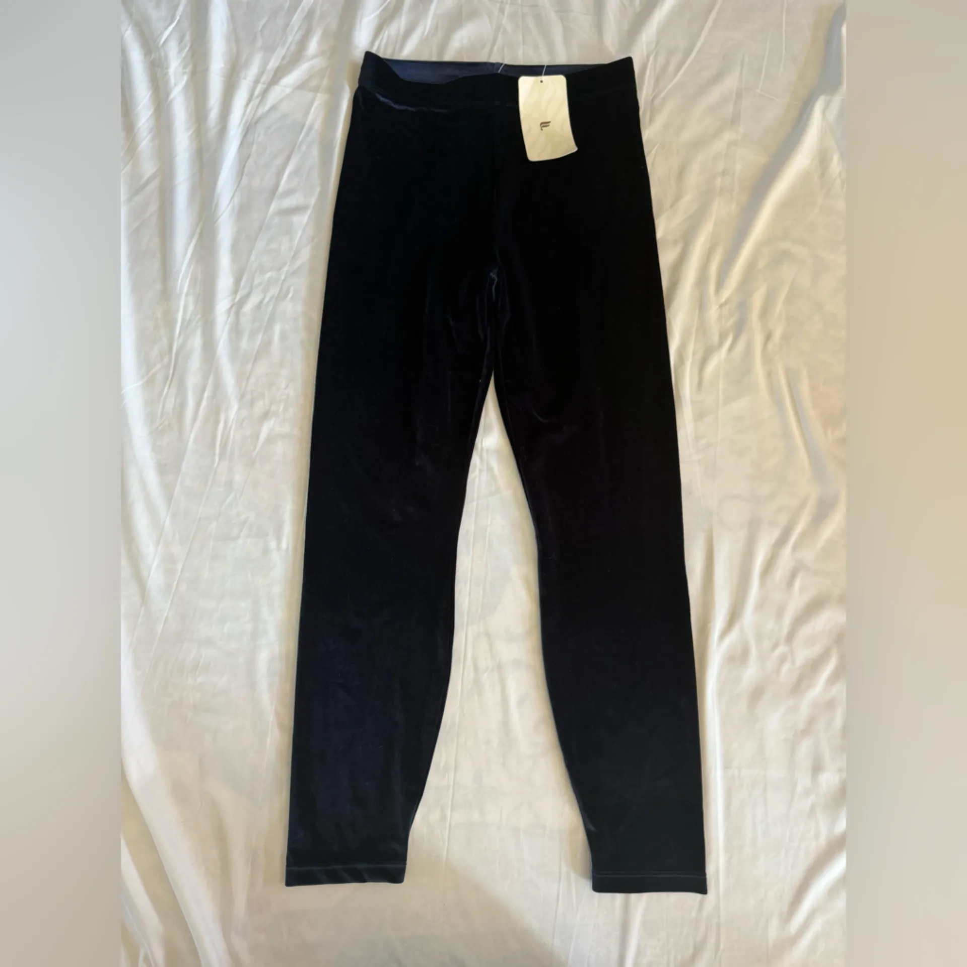 NWT Fabletics Emma Velour High Waist Leggings Short Navy Large 10 - Image 3