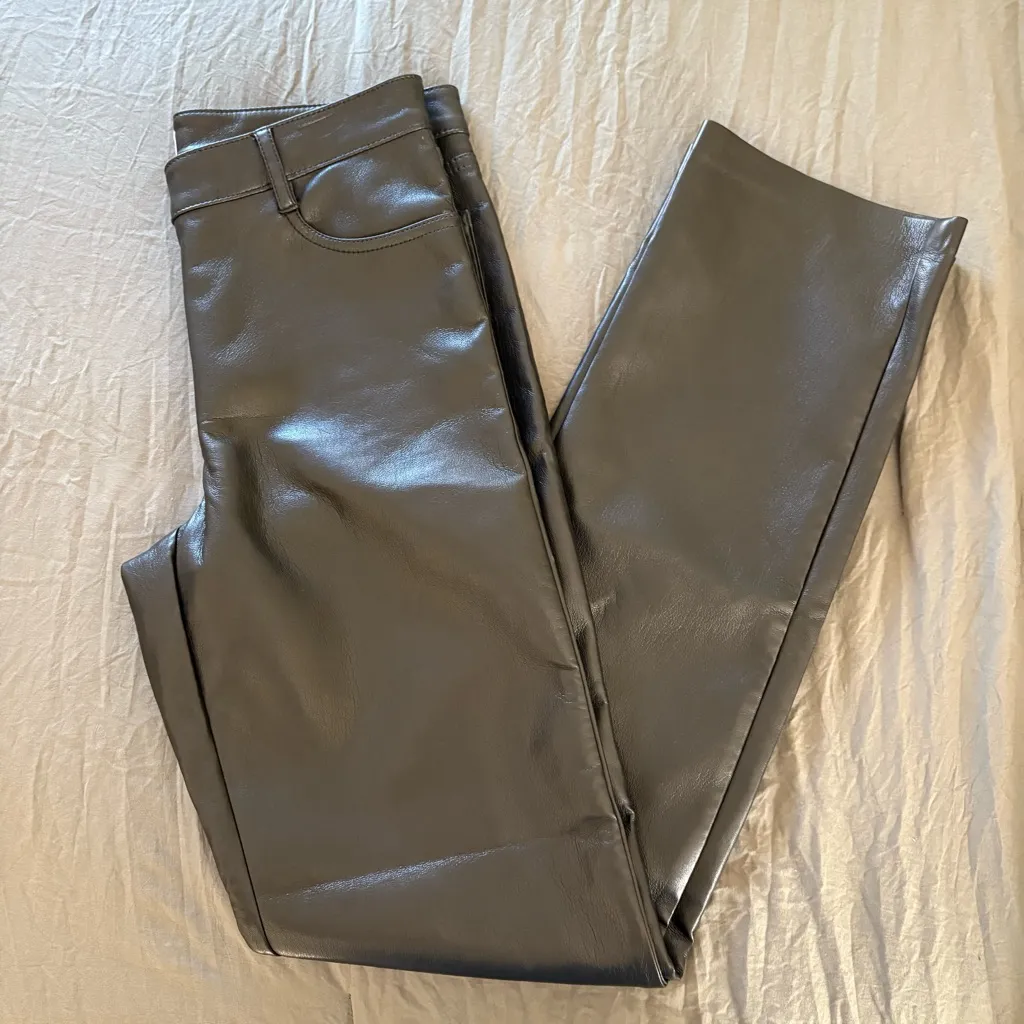 Aritzia Wilfred The Melina Pants Vegan Leather Straight Leg Black. Size 0. - Image 9