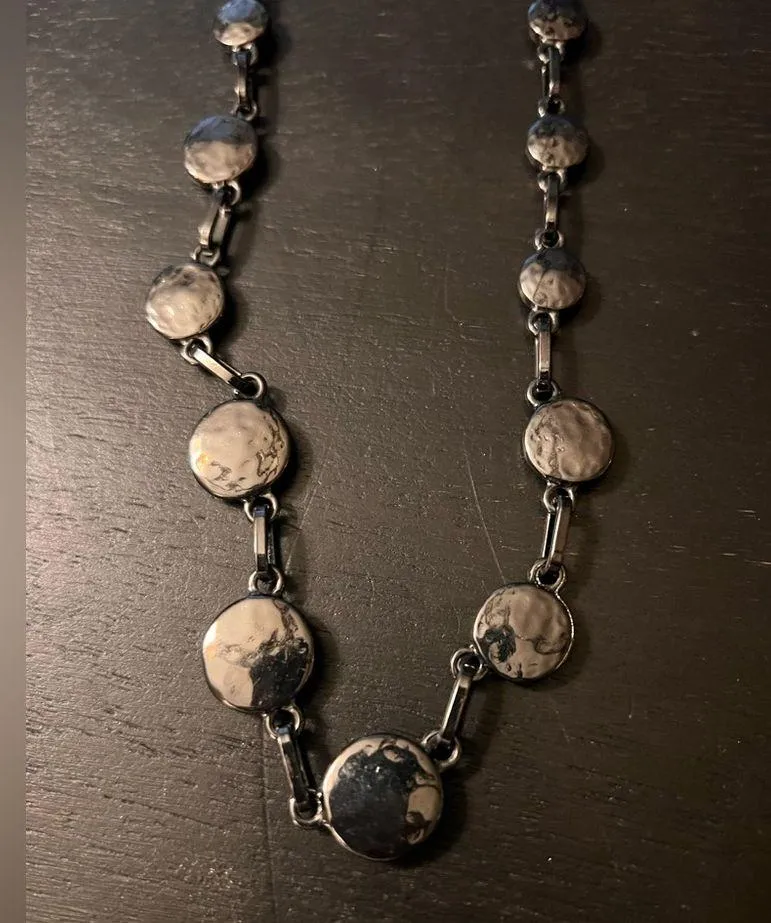 Elegant Gunmetal and Gold Jeweled Necklace
Paper clip chain hammered metal Black - Image 11