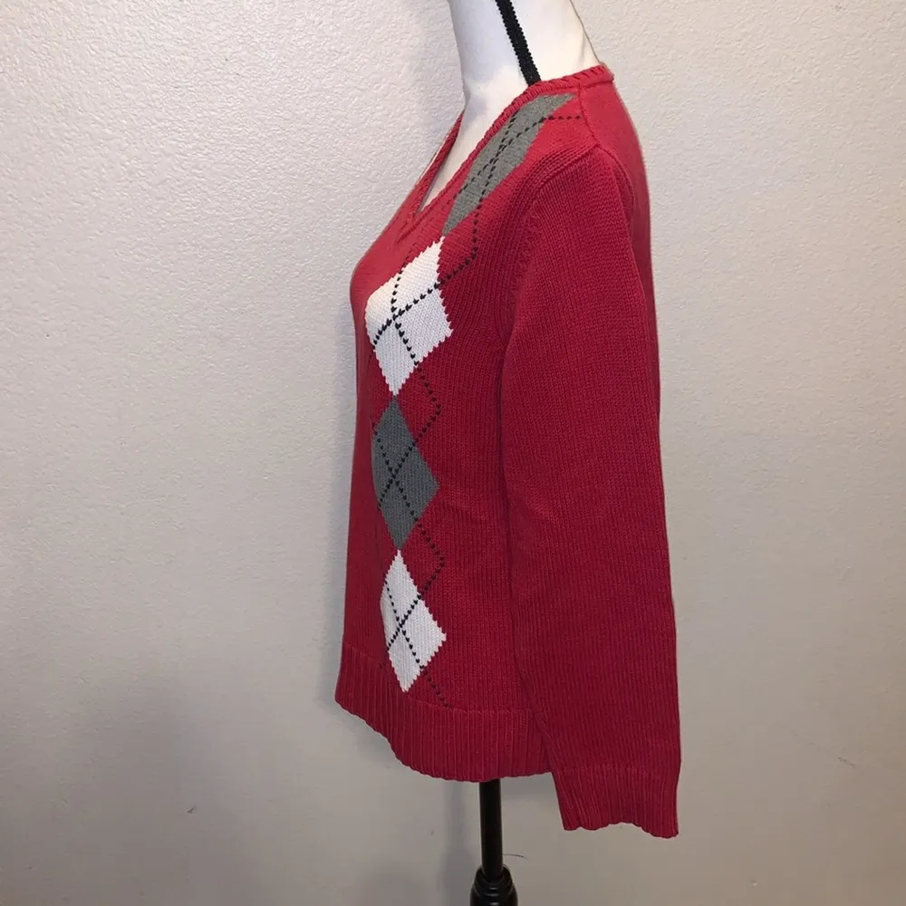 Croft & Barrow  red triangle print Christmas v-neck sweater - Image 3