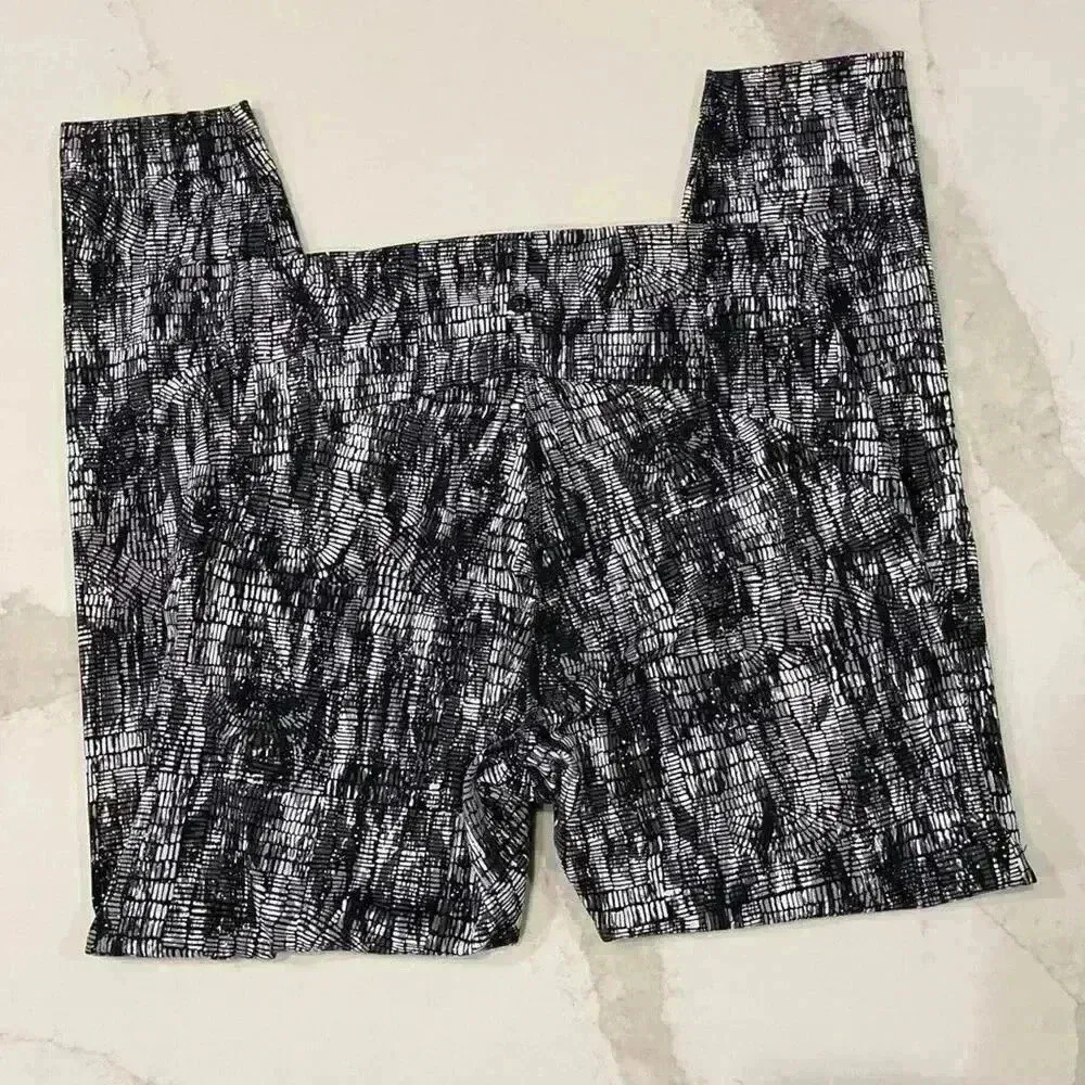 Lululemon InStill HR Tight Womens 8 Black White Geometric 25” LW5EQUS Leggings - Image 5