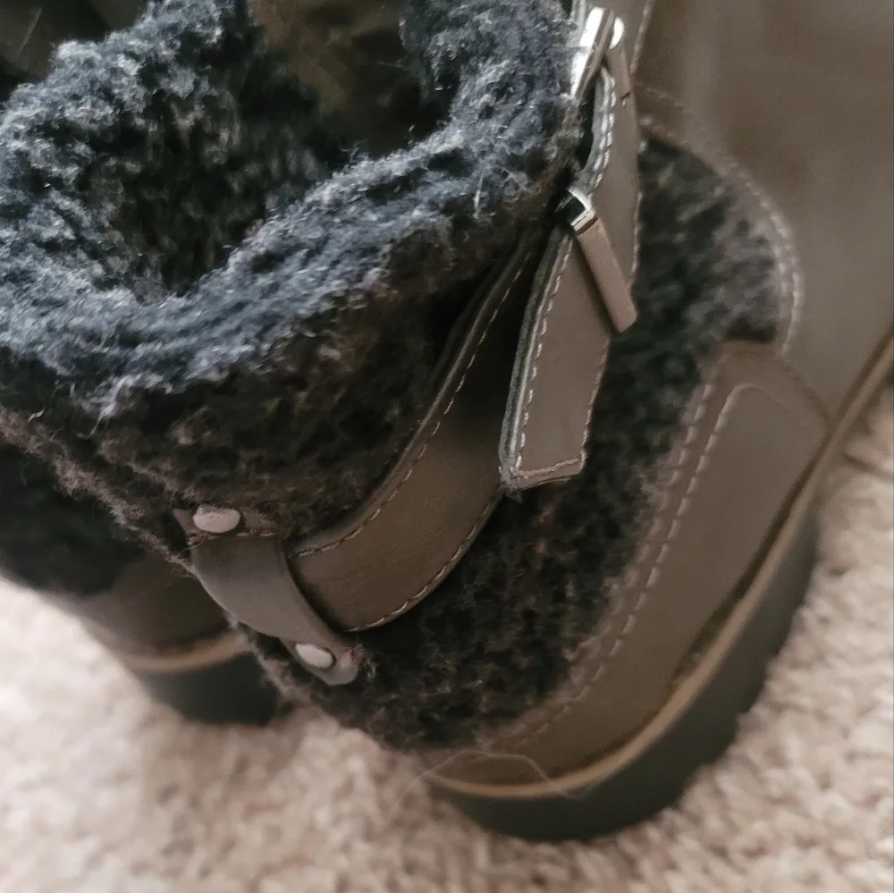 Cliffs by White Mountain Short Almond Toe Gray Faux Fur Leather Boots 9 - Image 9