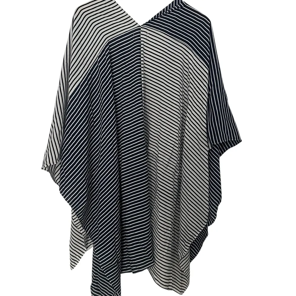 Land's End Women's Blue & White Striped Coverup One Size NWOT - Image 4