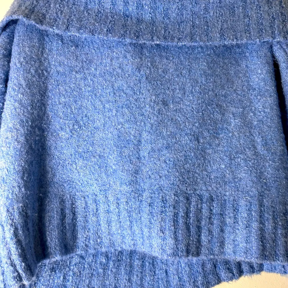Mango off the shoulder textured knit light blue sweater size Large - Image 9