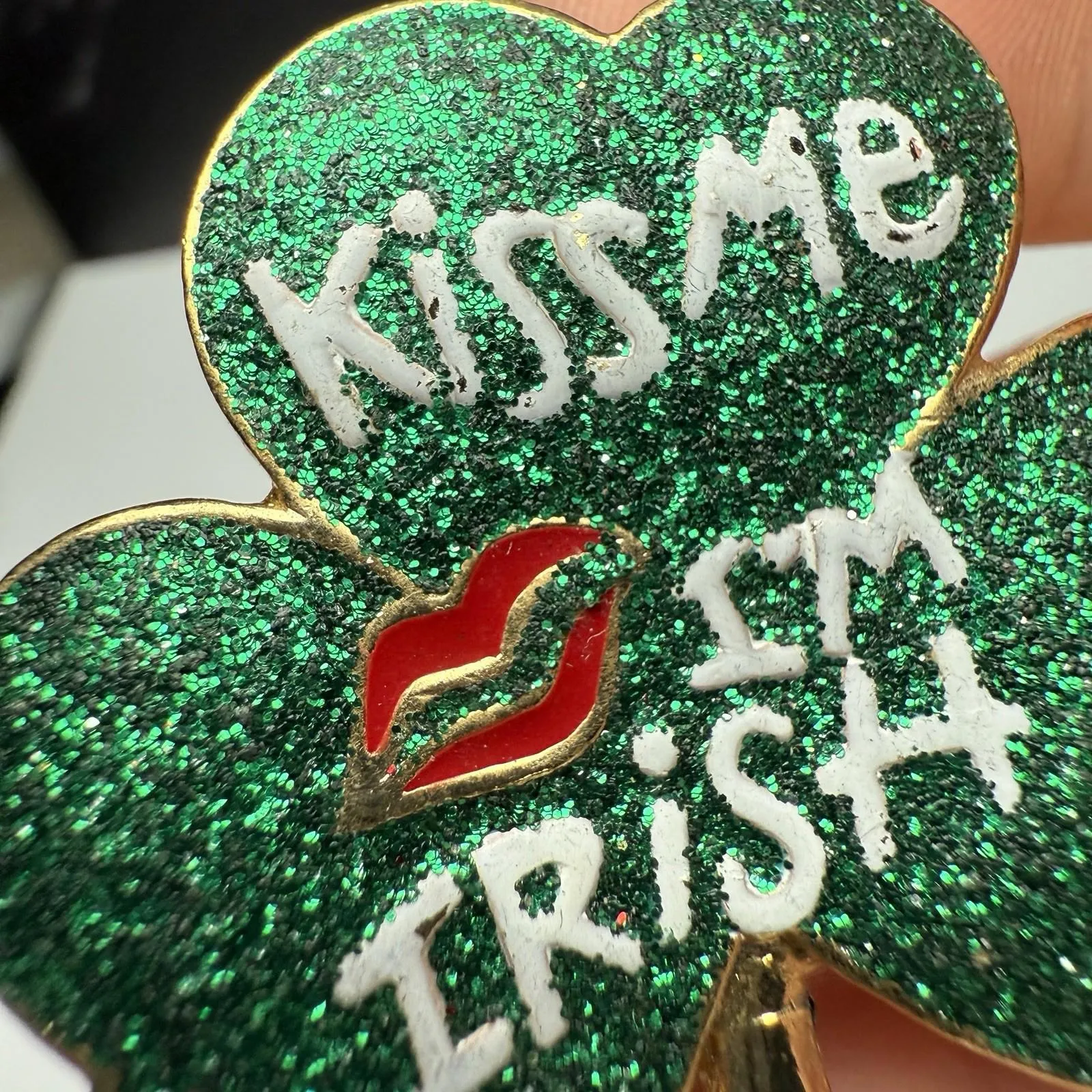 Kiss Me I’m Irish Three Leaf Clover Shamrock Brooch Pin St Patrick’s Green - Image 9