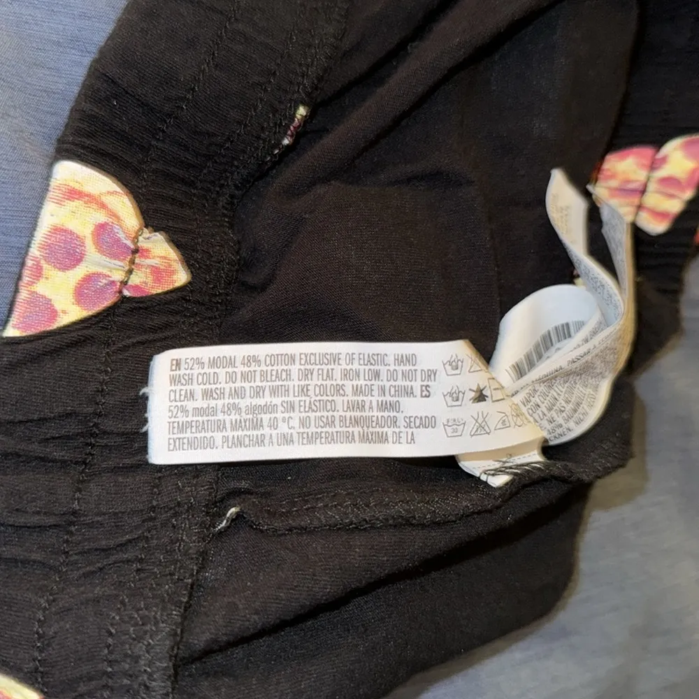 Forever 21 pizza themed pajama tshirt and short set - Image 8