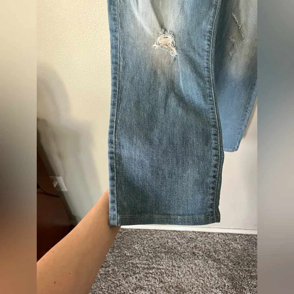 Universal Thread Medium Light Boyfriend Distressed Midrise Crop Women’s Size 16 - Image 8