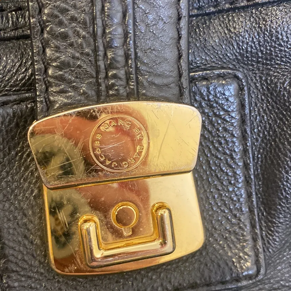 Marc by Marc Jacobs Airliner Captain Shoulder Tote Bag Black Gold Contemporary - Image 16