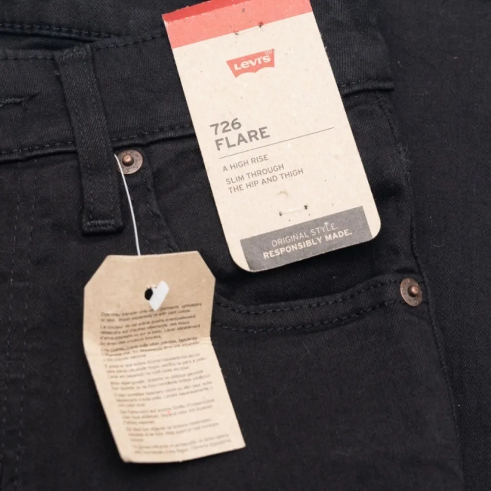 Levis. 726 High Rise Flare Women's Jeans. - Image 5