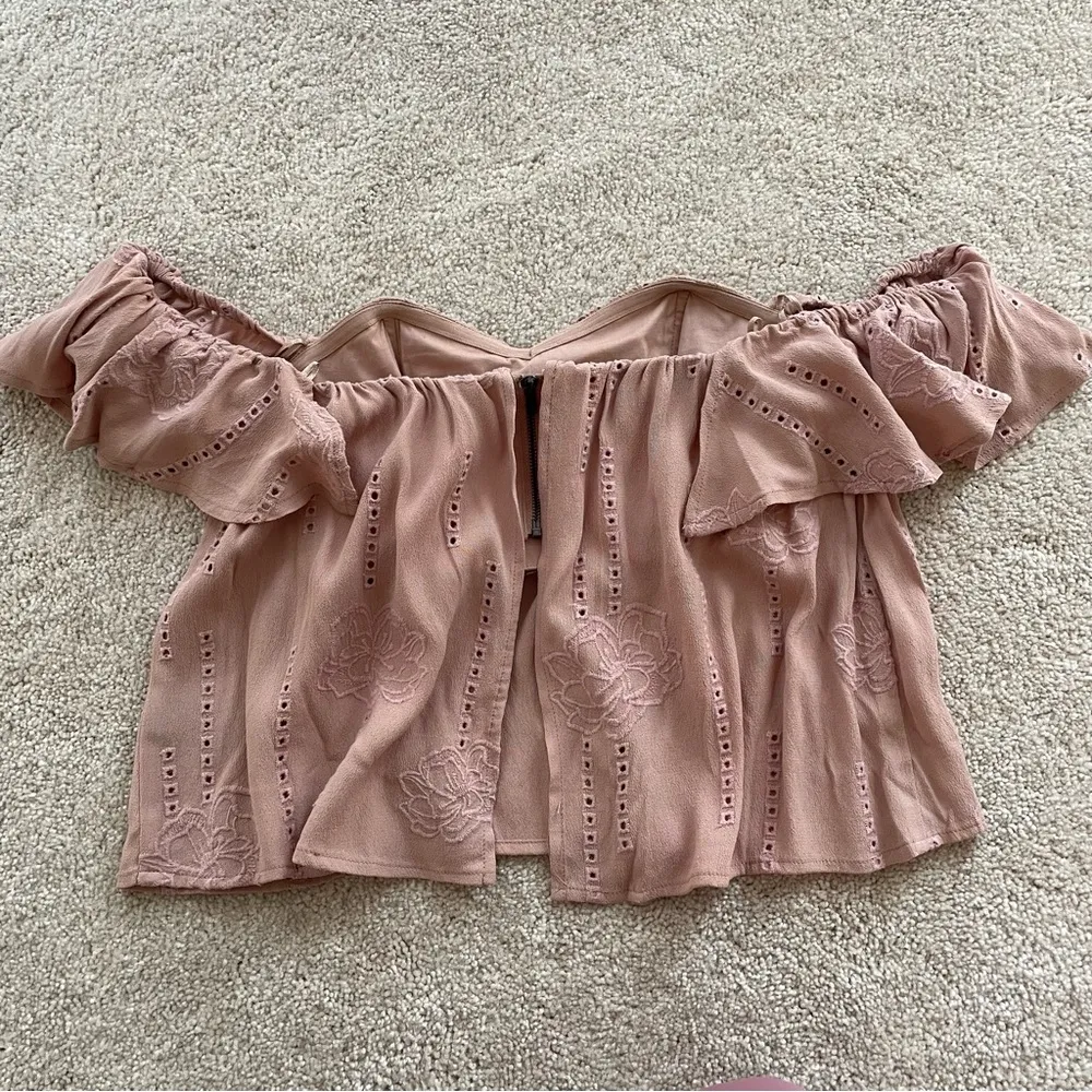 ASTR The Label Amara Off-shoulder Top - Image 8