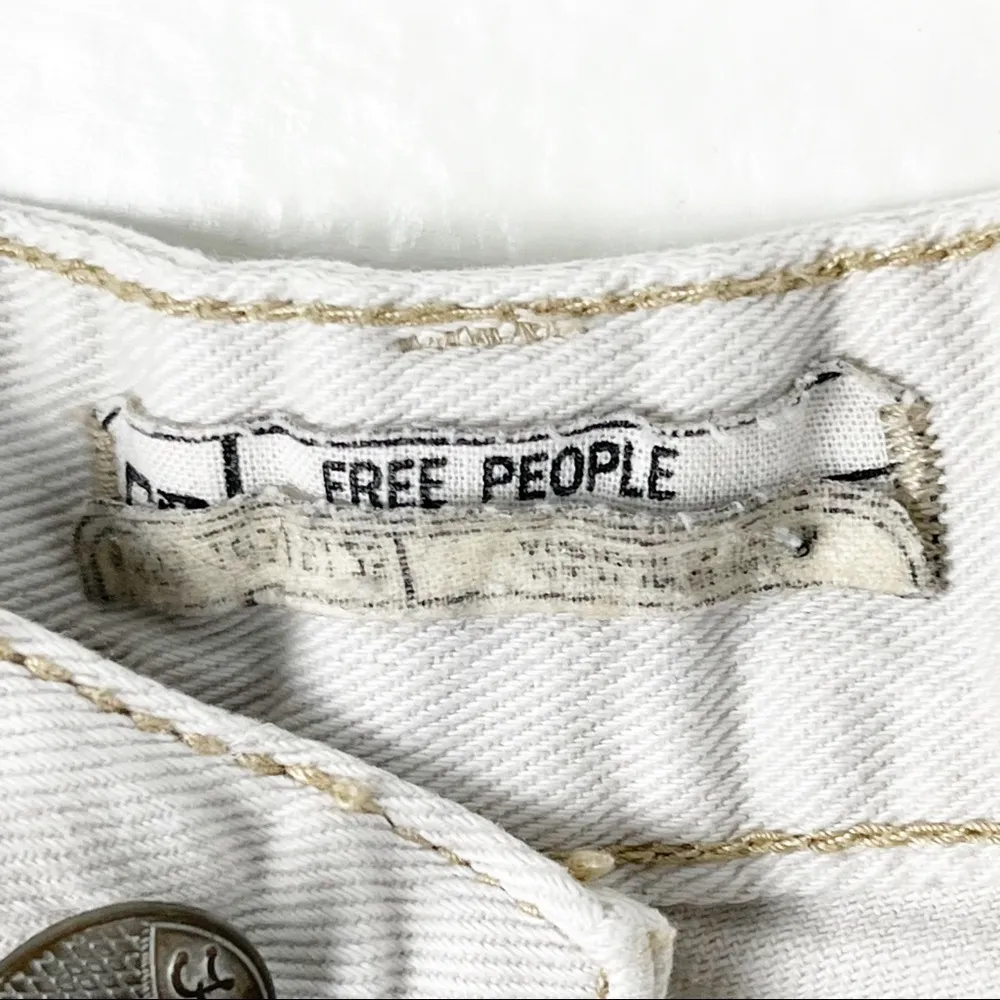 FREE PEOPLE 100% Cotton Off White Frayed Hem Jean Shorts, Size 25 - Image 3