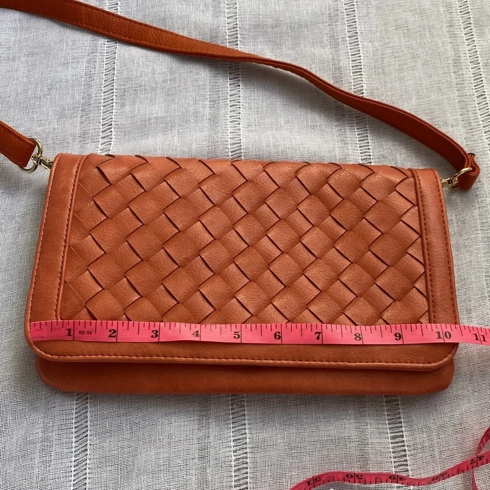 Urban Expressions NWOT orange woven vegan shoulder bag. - Image 8