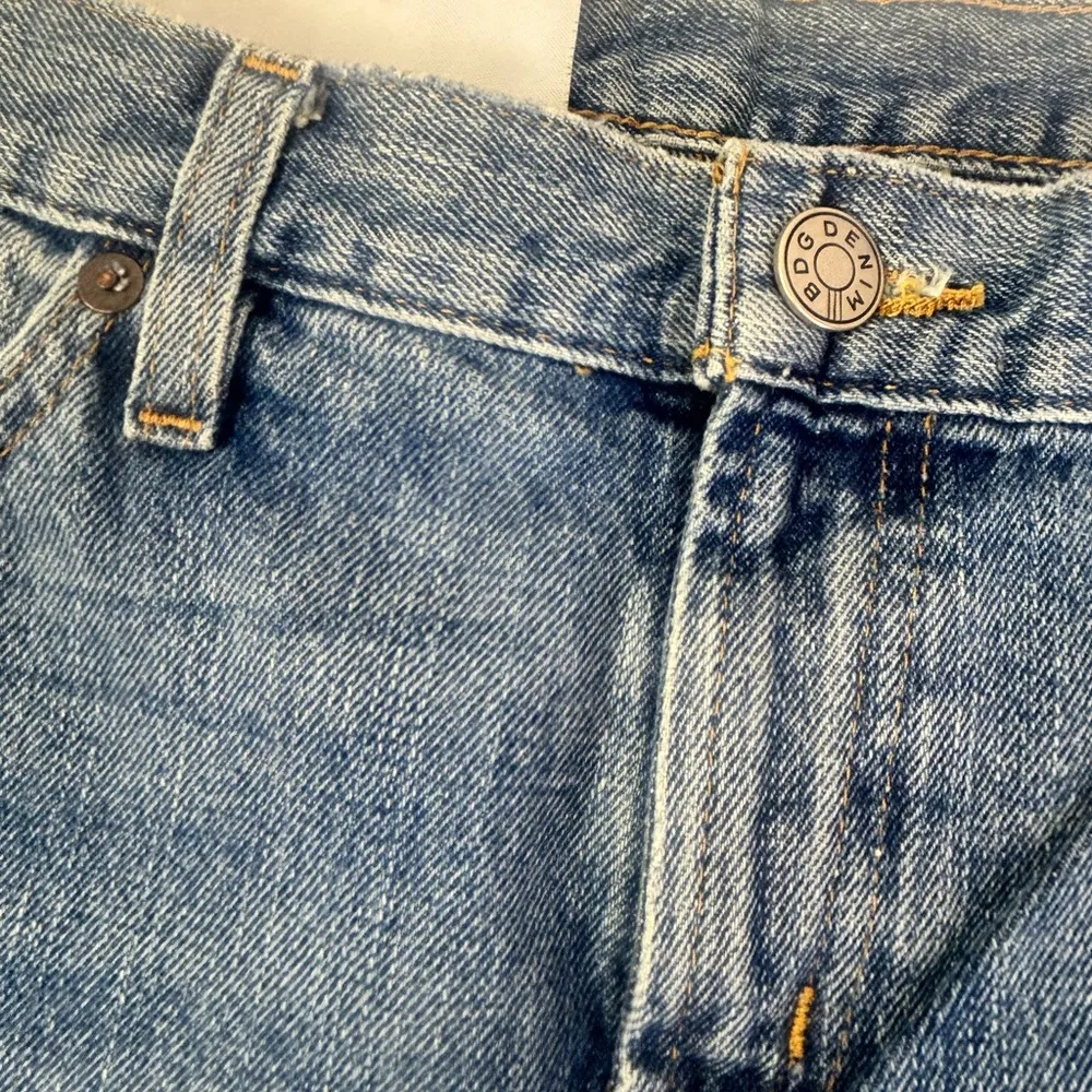NEW BDG Slim BF Boy Friend Medium Wash Denim Jean Size 26 W Blue Low Rise - Image 8