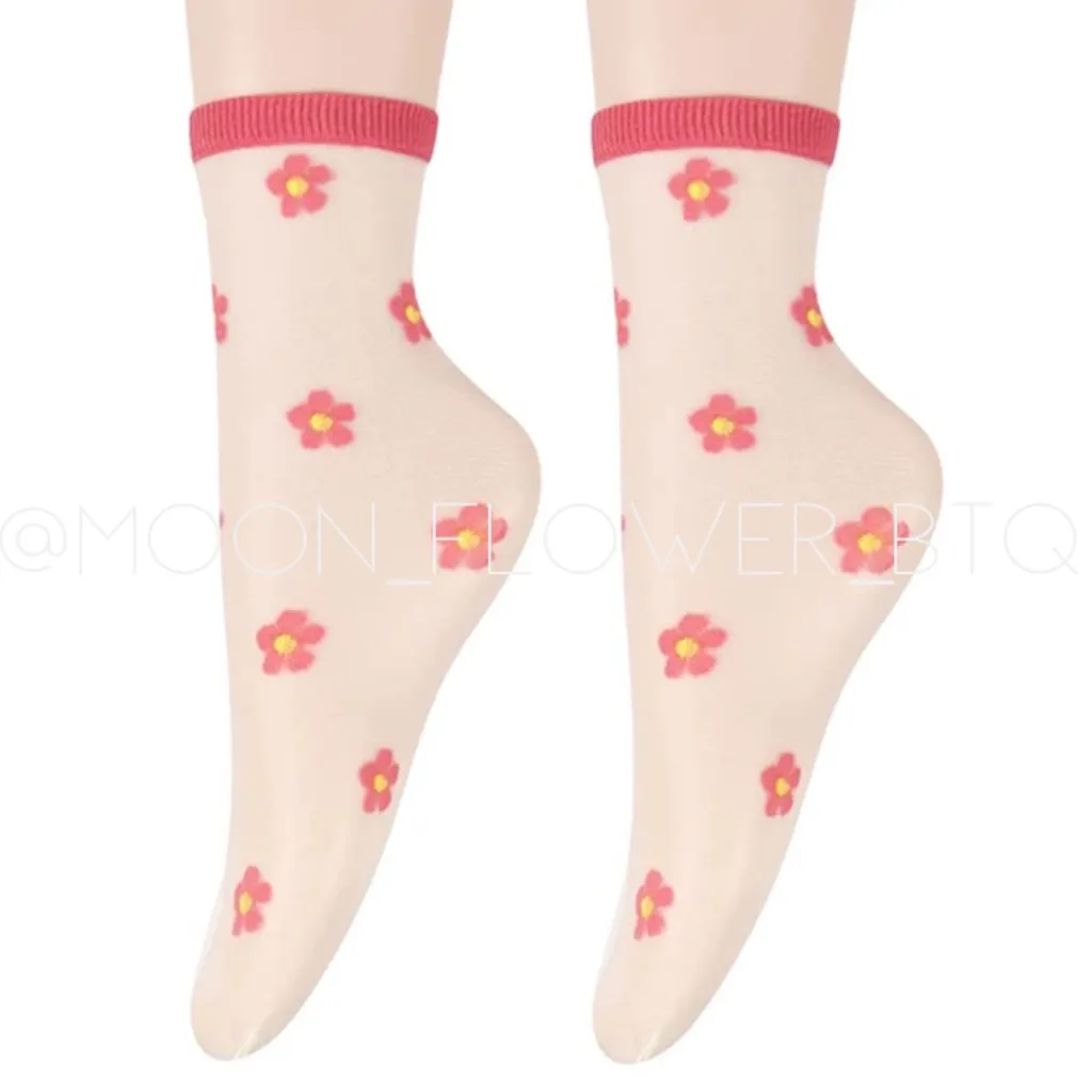 Pink Floral Mesh Daisy Flower Socks - Image 5