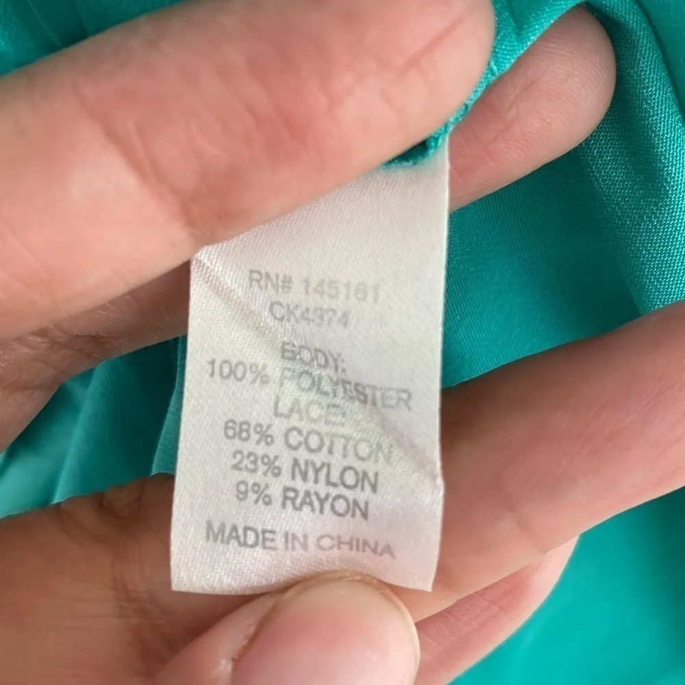 Sleeveless blouse lace front Size Medium NEW - Image 6