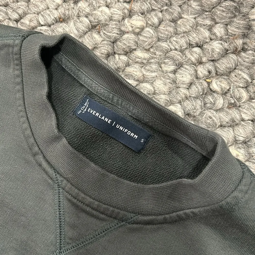 Everlane Uniform Forest Green‎ Crew Neck Size Small - Image 4