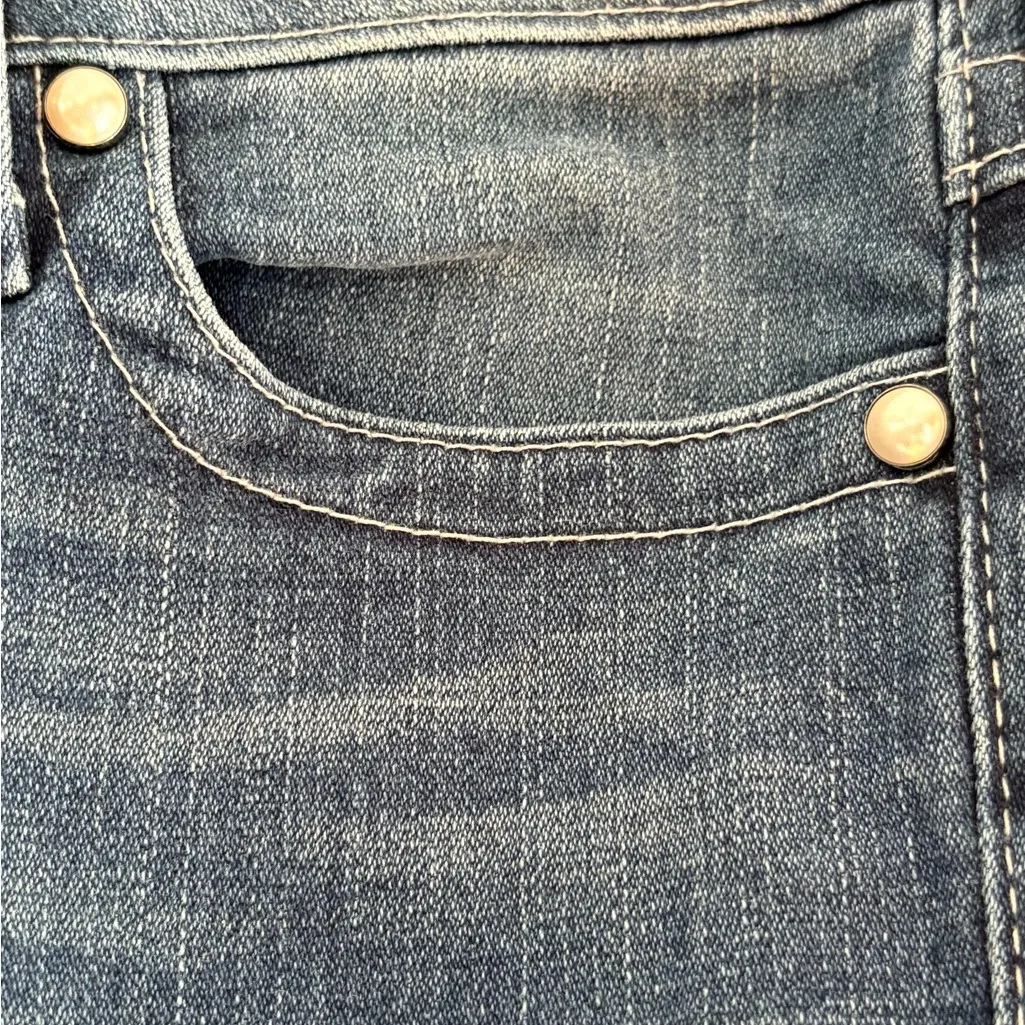 True Religion Dark Blue Flare Jeans w/ faux pearl embellishments sz 31 - Image 4