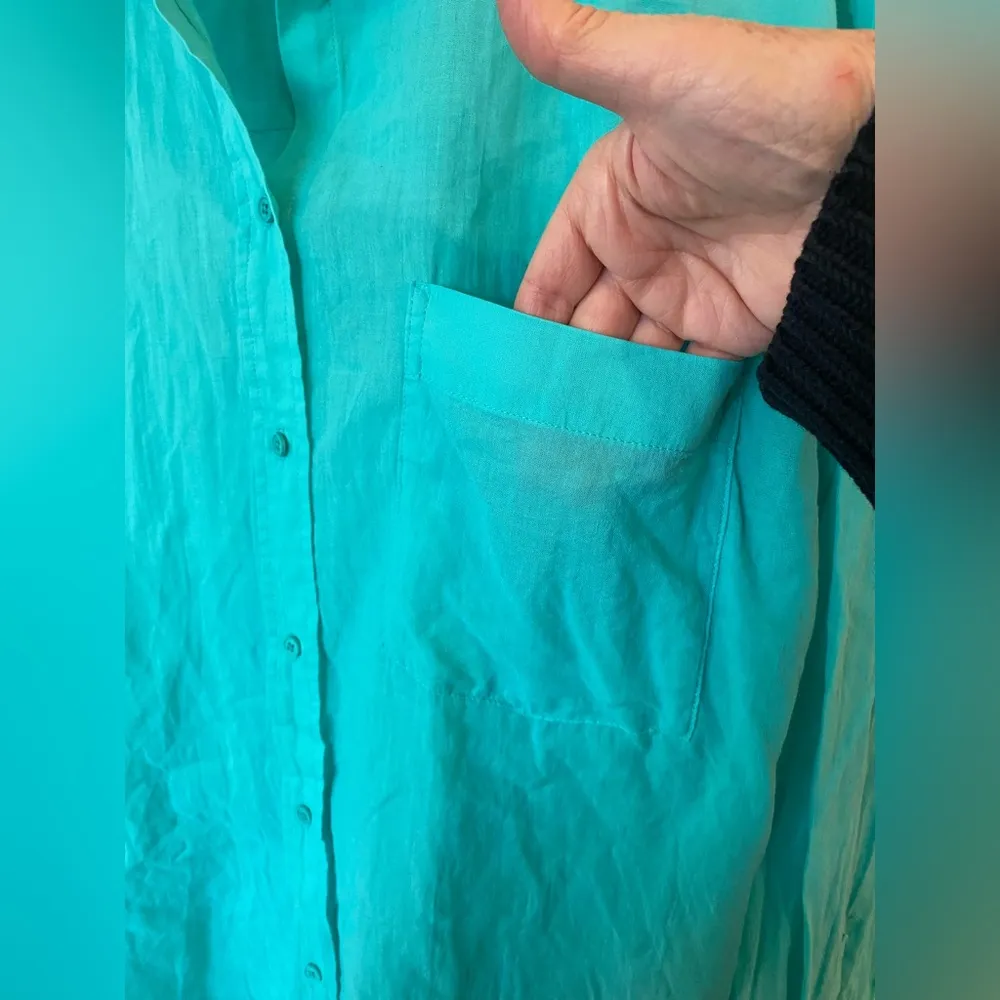 , classic button up shirt, size Medium Atlantis Color - Image 5