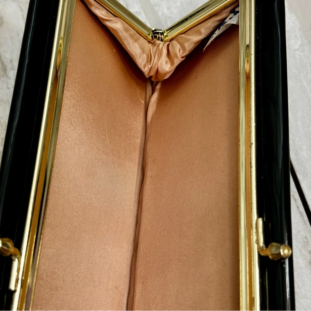 1960s Patent Leather Slim Black Clutch With Bow Detail Kiss - Image 5