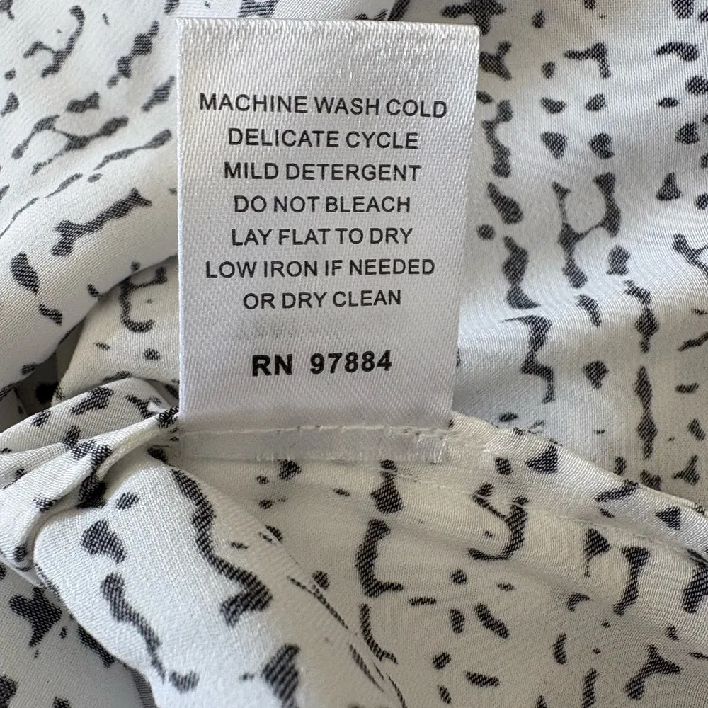 Tarte blouse V-neck bell sleeves black abstract print women’s M - Image 7