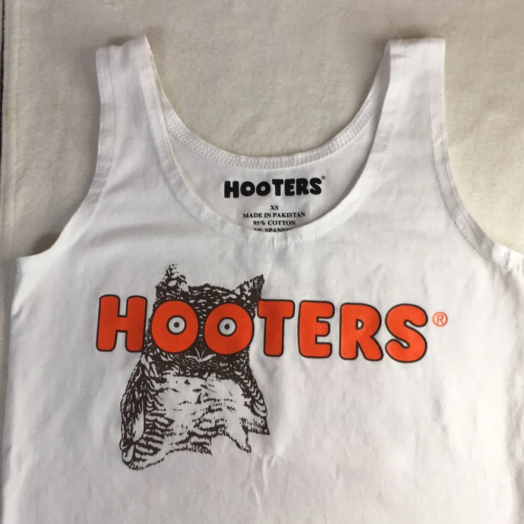 B42 Authentic Hooters White Tank Size XS 🧡 - Image 2