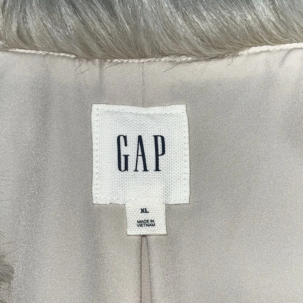 Gap Size XL Cream Faux Fur Clasp Front Sleeveless Vest Jacket - Image 5