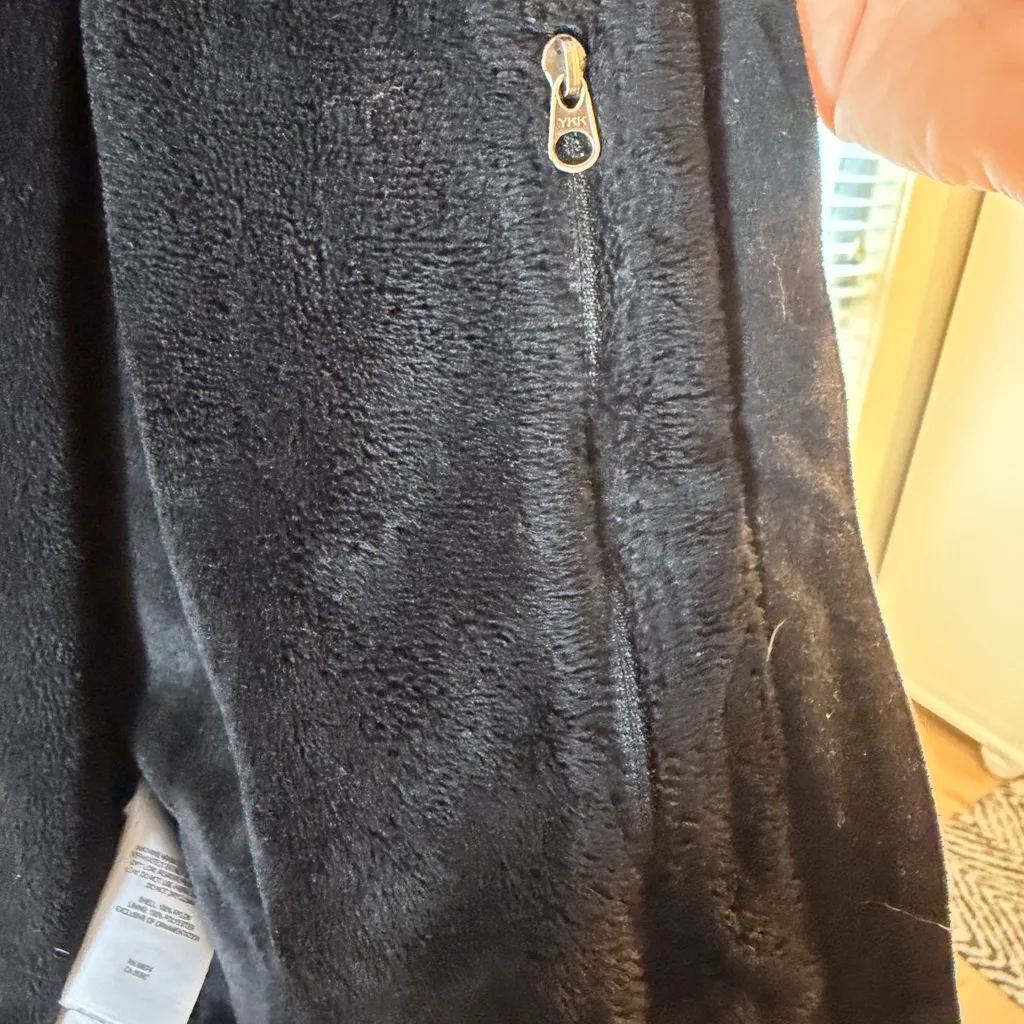 Mountain Hardwear  black jacket with fleece lining! Size Small. - Image 3