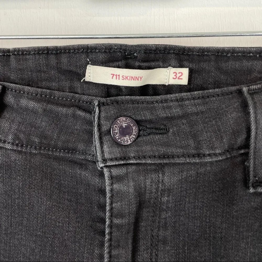 Levi’s 711 Skinny Black Denim Distressed Jeans Mid Rise Stretch Sz 32 Plus - Image 7