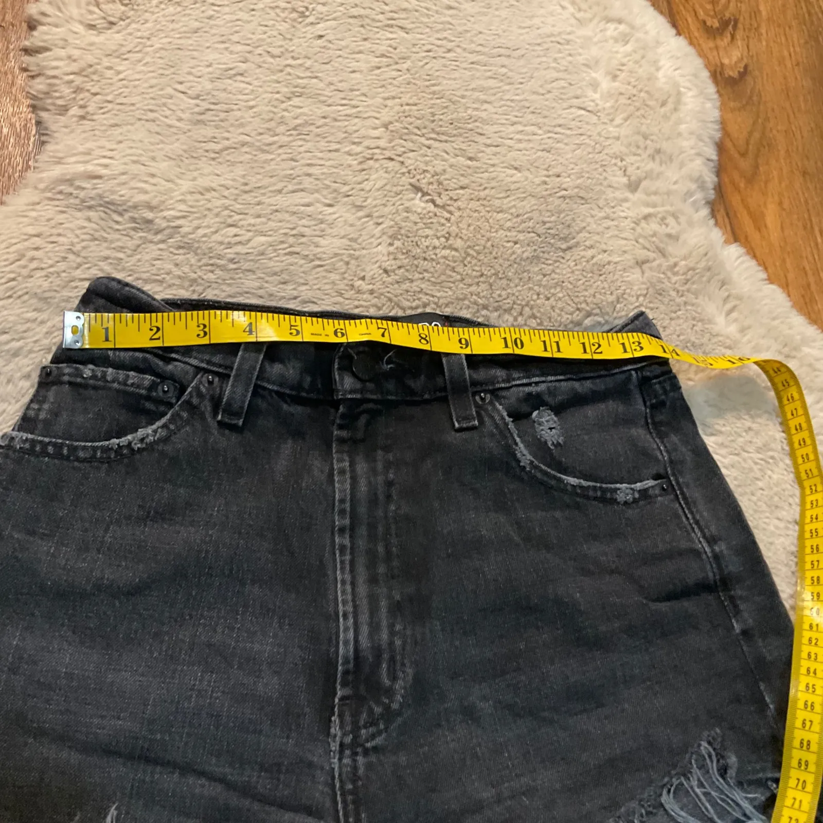 BDG Size 28 Girlfriend High Rise Denim Shorts Black Raw Hem 2" Inseam Light Dist - Image 3