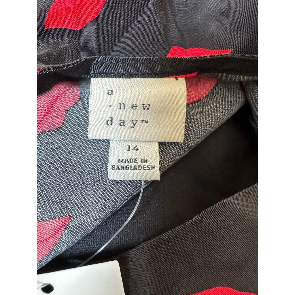 A New Day Womens V-Neck Dress Black With Red Lip Print Size 14 - Image 4