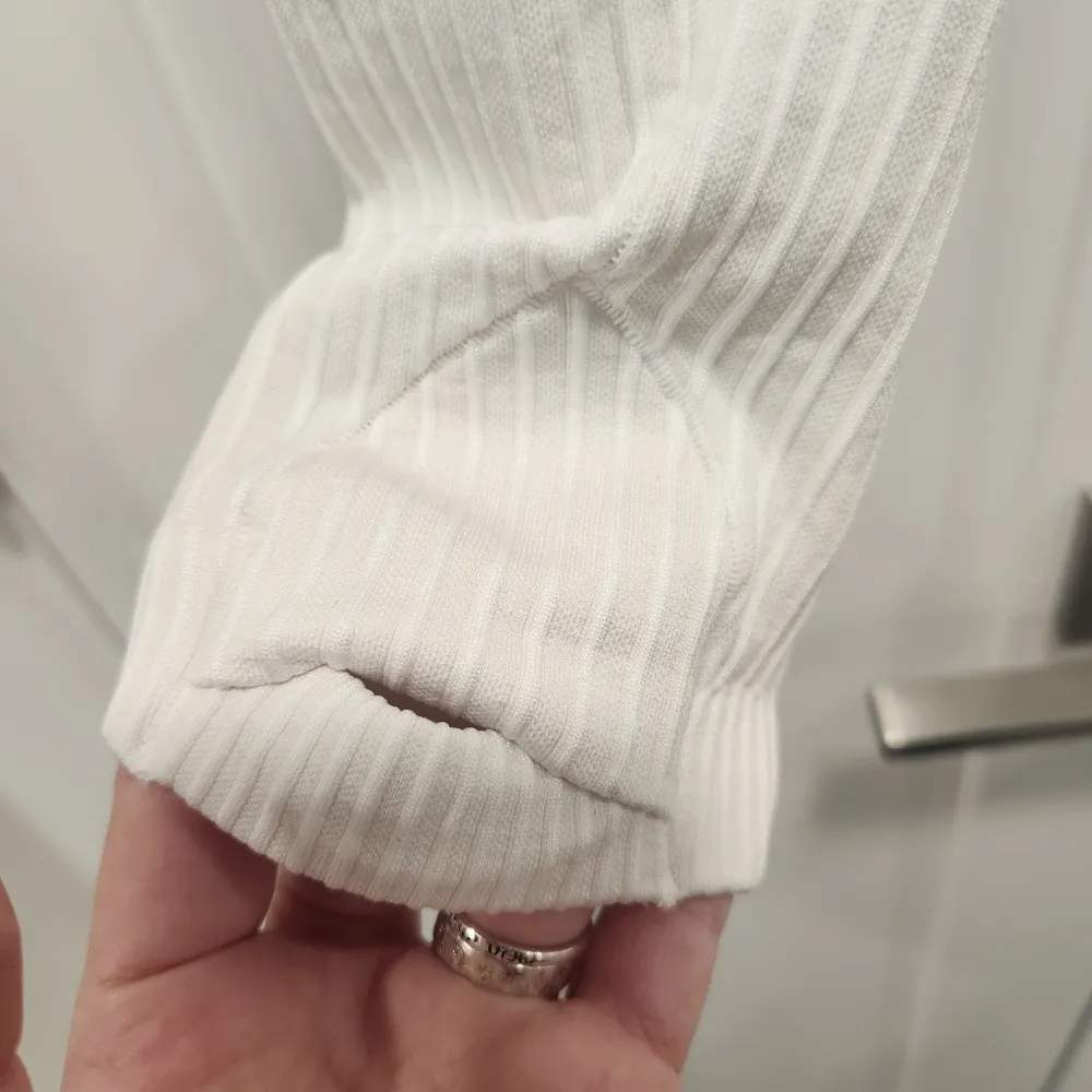 Lululemon Athletica Rest Less Cropped Half Zip - Image 8