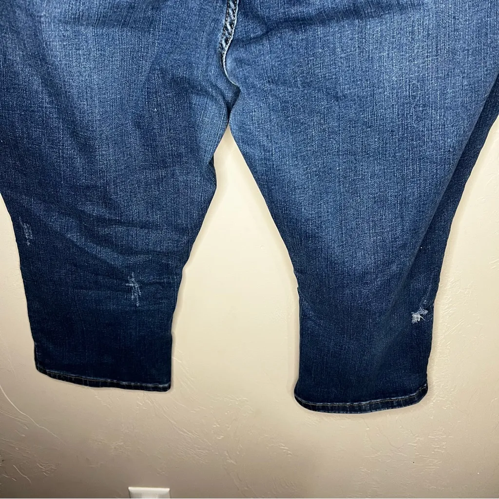 Judy Blue Capri Fit Distressed Denim Capris - Image 11