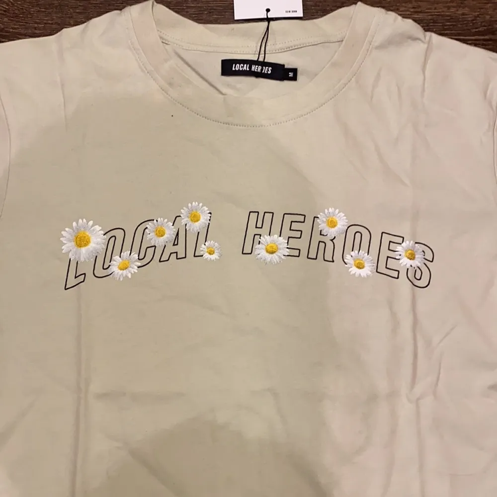 Local Hero’s Tee Size M - Image 2