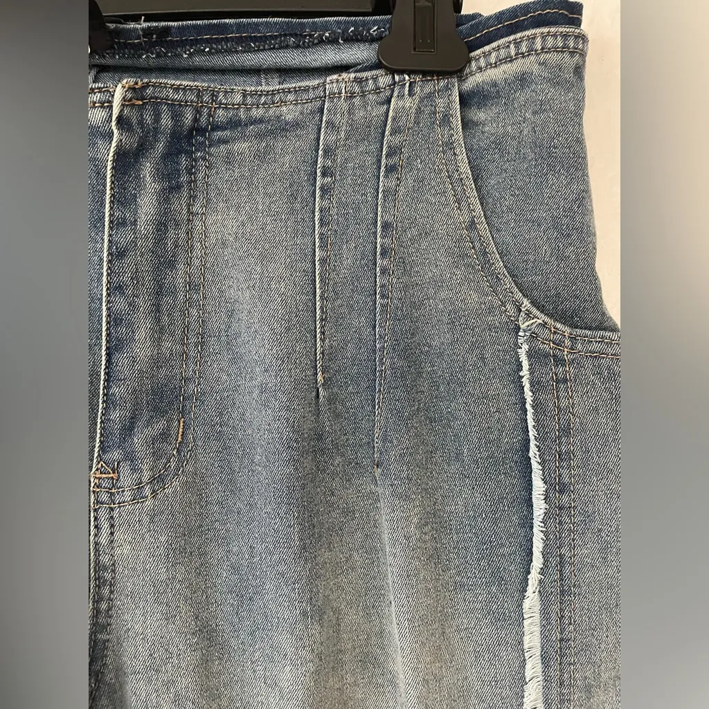 Liv and Lucy medium wash low rise pleated wide leg denim jeans; raw hem; size 13 Blue - Image 2