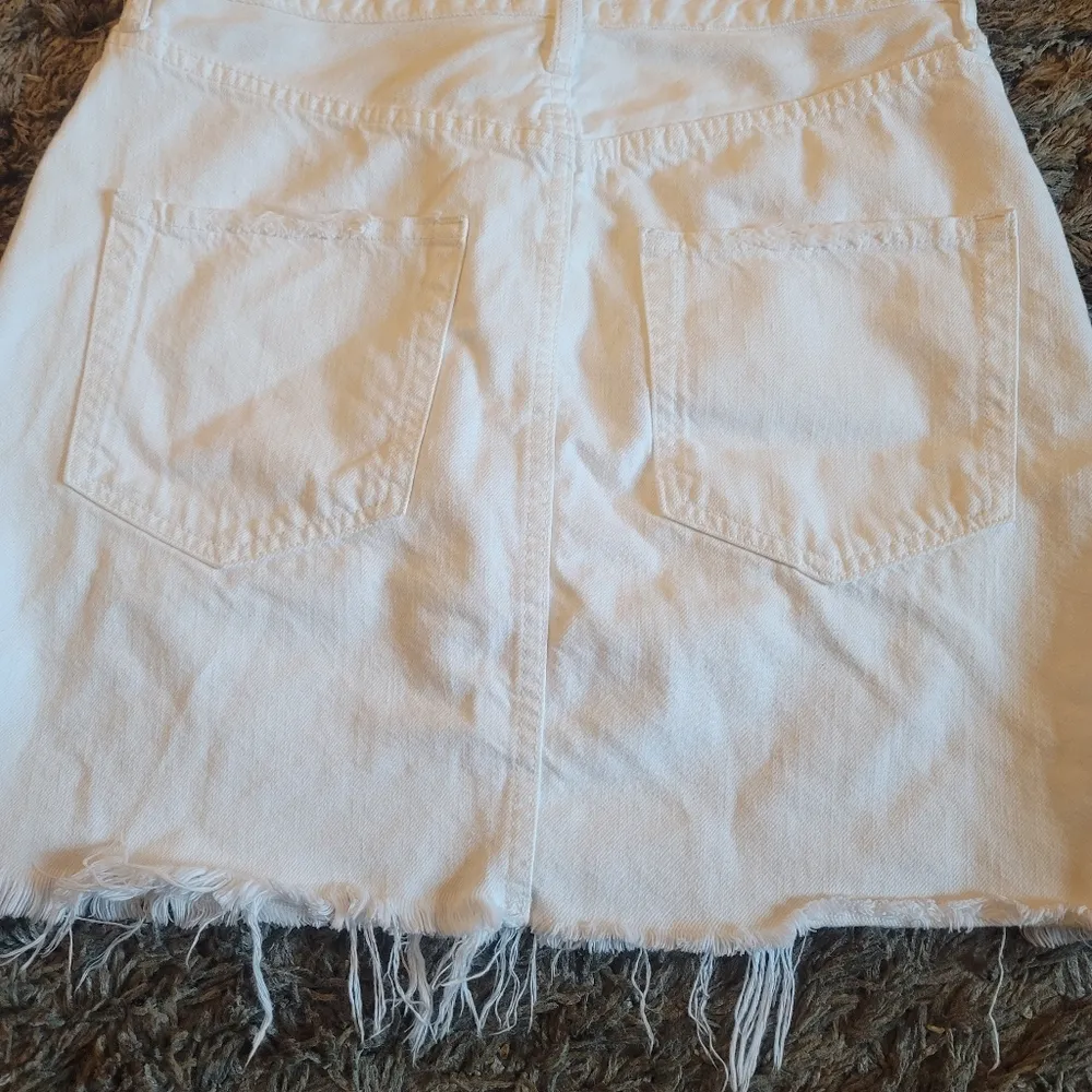 Abercrombie & Fitch White Distressed Zoe Natural Rise Vintage A-Line Skirt 4 - Image 7