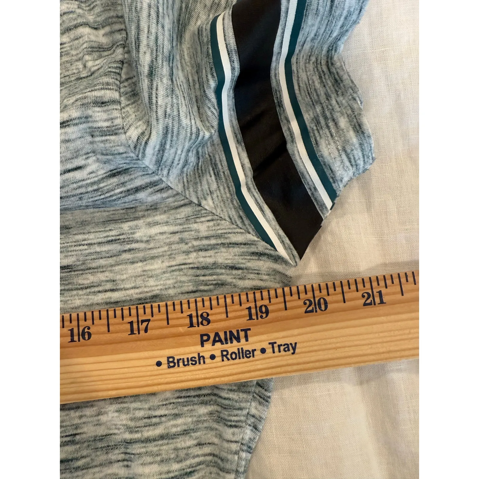 NFL Team Apparel Eagles Graphic Print Tee Shirt V-Neck Heather Gray Women Large - Image 8