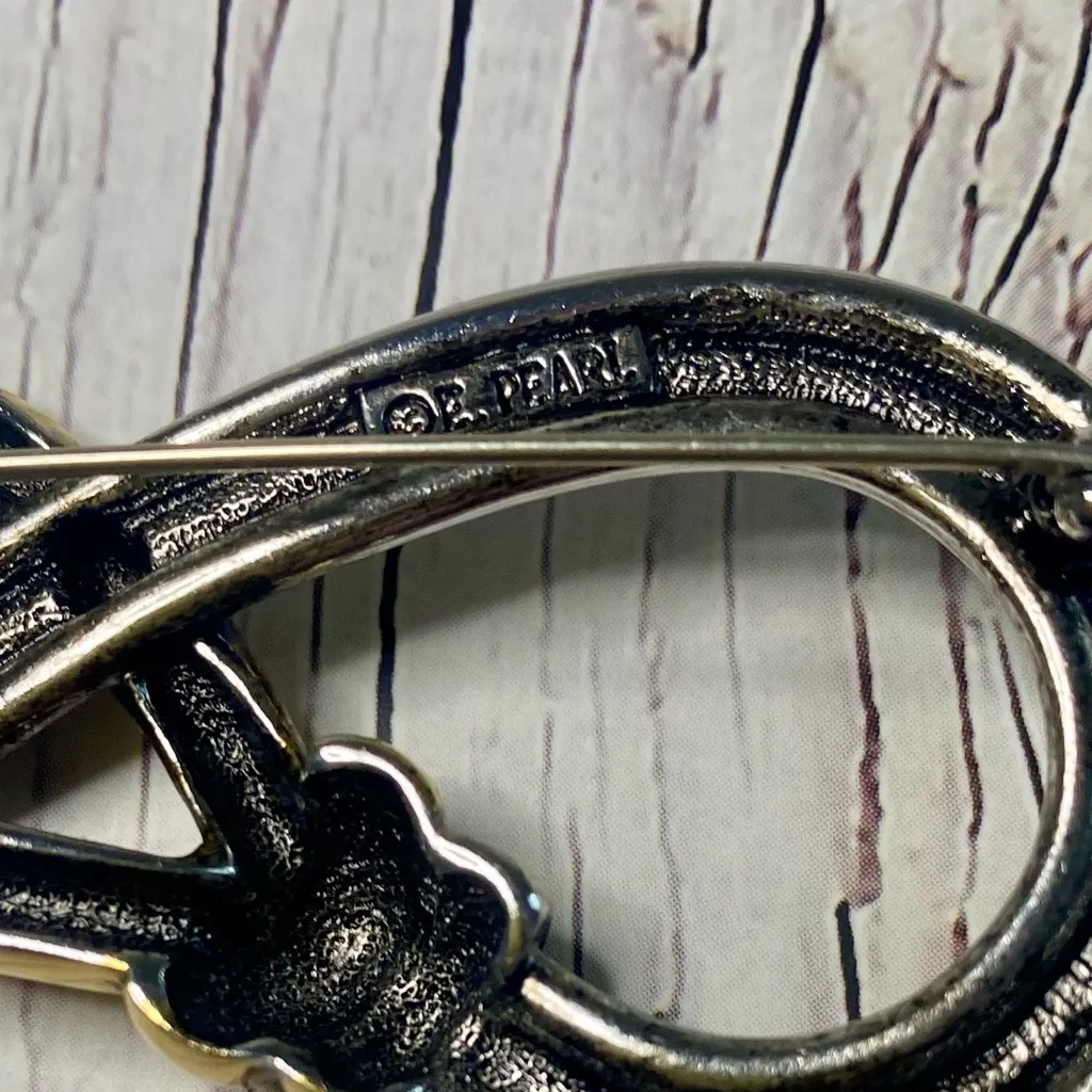 Erwin Pearl Mixed Metal Rope Knot Brooch Gold - Image 3