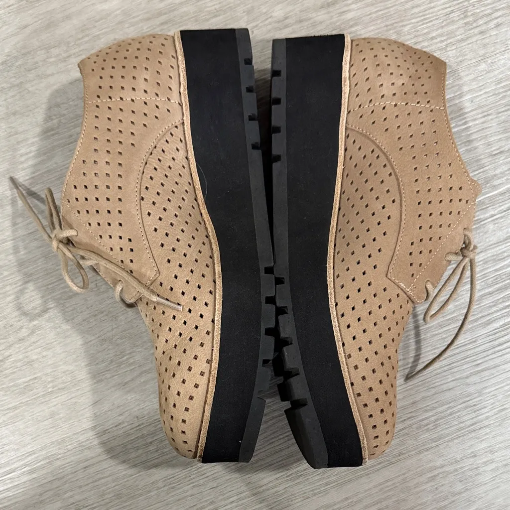 Eileen Fisher Ergo Wedge Derby Beige Perforated shoes - Image 6