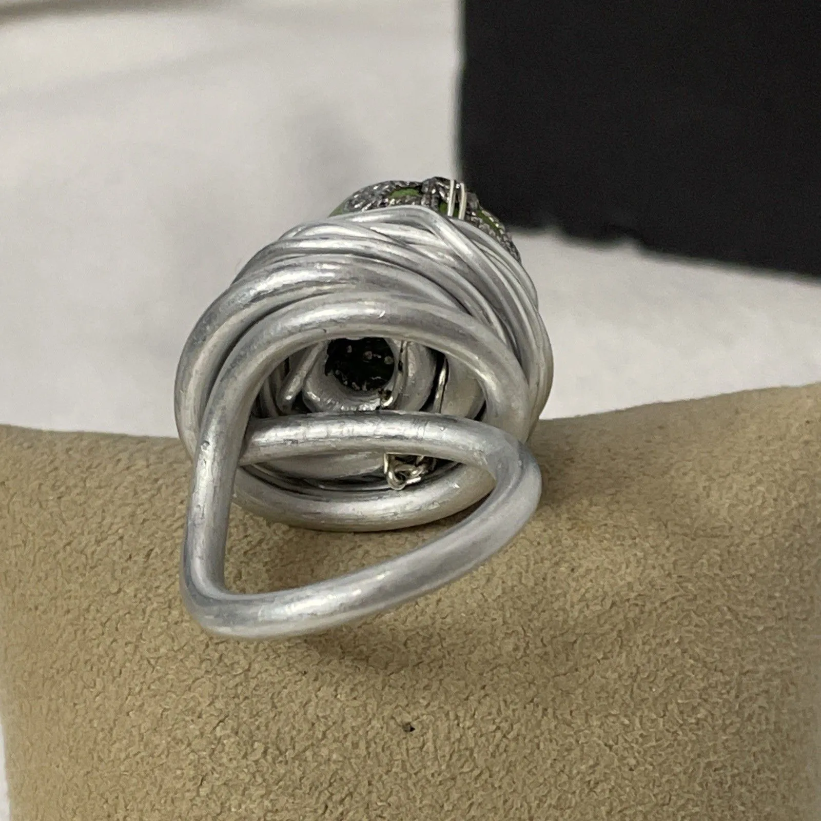 Hand Crafted Wire Wrap Ring W/Green Glass/Ball Crystals Women’s Sz 8 Green - Image 3